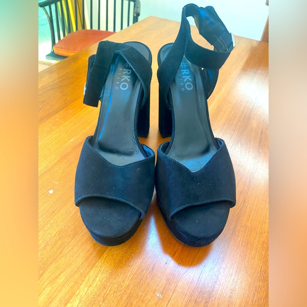 Rylko Suede Peep-Toe Heels - Sz 9/40